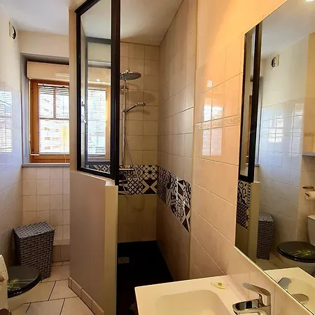 Bel Au Centre Avec Terrasse Et Parking - Fr-1-589-674 Appartement *